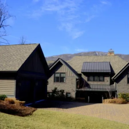 Hawks View Retreat Is A Grand Escape In Wnc Foothi Villa Mill Spring Room photo