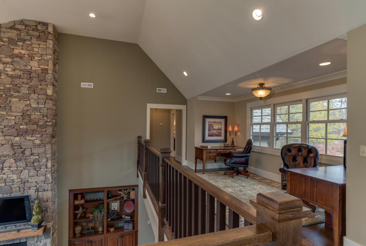 Hawks View With Fireplace Pet Friendly Holiday home *